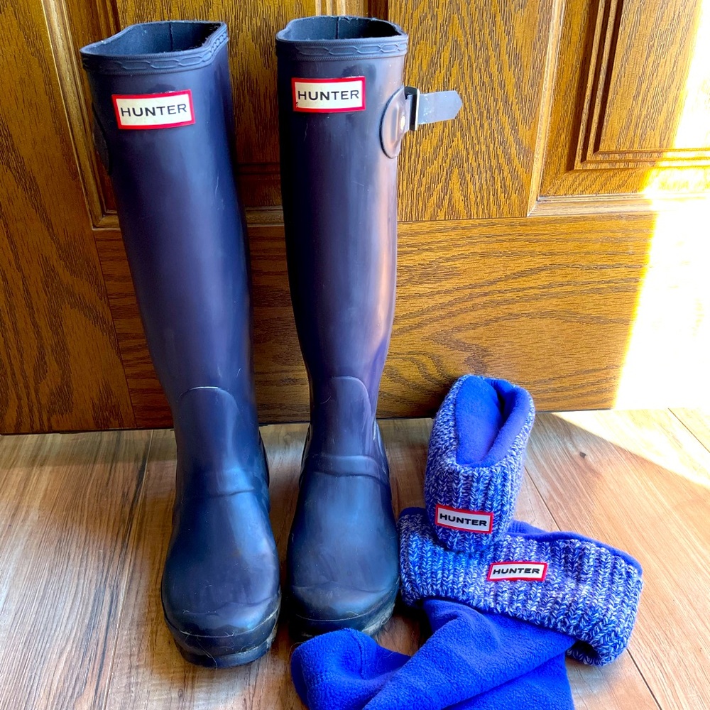 Ladies navy hunter boots with winter inserts